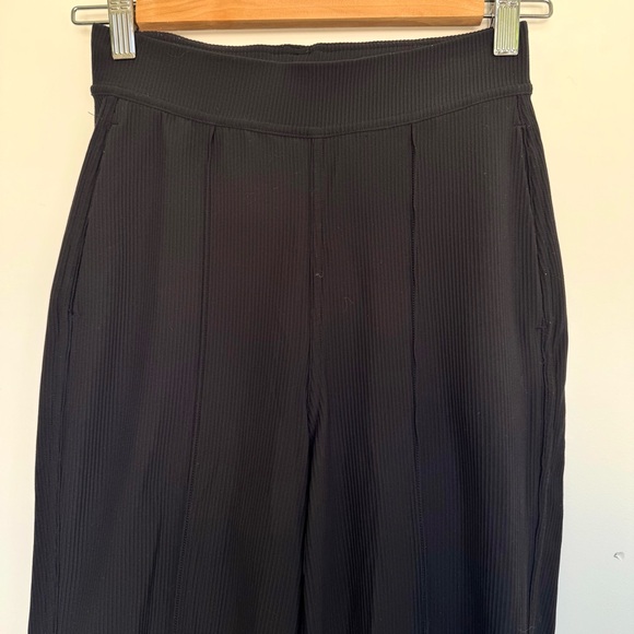 Lululemon Urban Strides Super High-Rise Pant 25"
Black - Picture 6 of 10